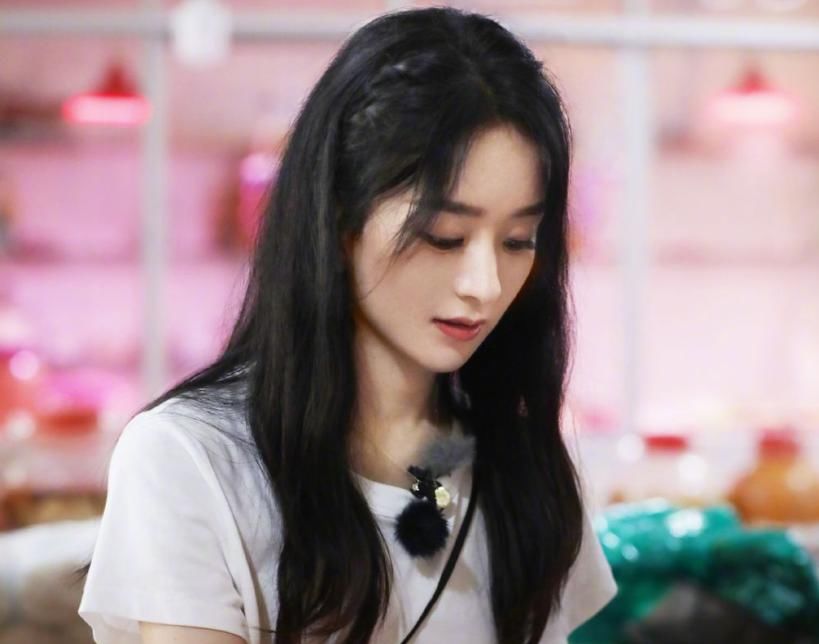  不少|赵丽颖吃饭用筷子翻菜引热议，被嘲素质不高，是恶意剪辑还是习惯？