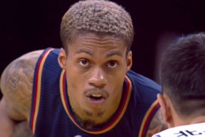  分命中率|血汗钱！CBA科比4连打满全场，每得一分才赚1.3万，阿联竟是他2倍