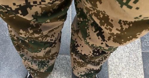  书店|＂你衣服像干活穿的＂ 男子穿迷彩裤进网红书店被拦