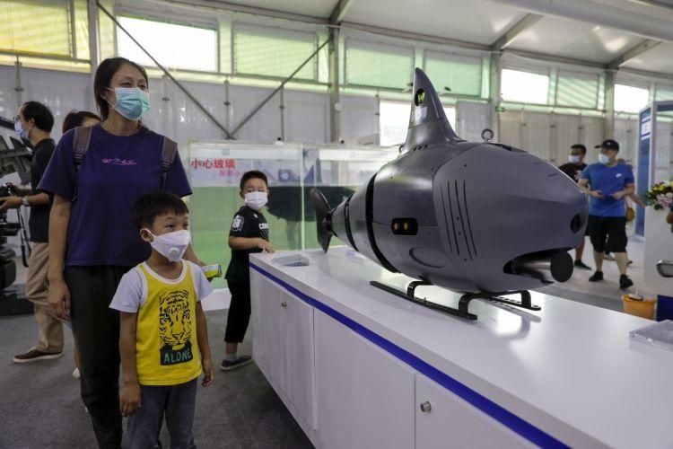  展区|走进服贸会服务机器人专题展区：黑科技让人大开眼界