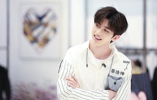 张艺兴|《少年之名》张艺兴评价太真实,蔡徐坤、孟美岐被CUE回锅肉