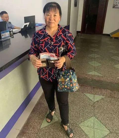  公安局交警|好心阿姨拾得钱包，泰和公安交警助力寻找失主
