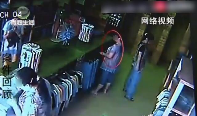 毫无|三名女子服装店内，几分钟内就盗走牛仔裤，老板在身边却毫无察觉