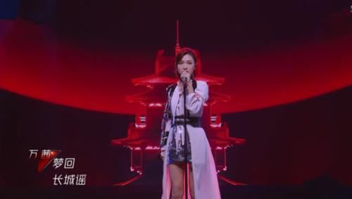 丹妮|《浪姐》李斯丹妮为何成为团宠?她和郁可唯同台的动作温暖人心