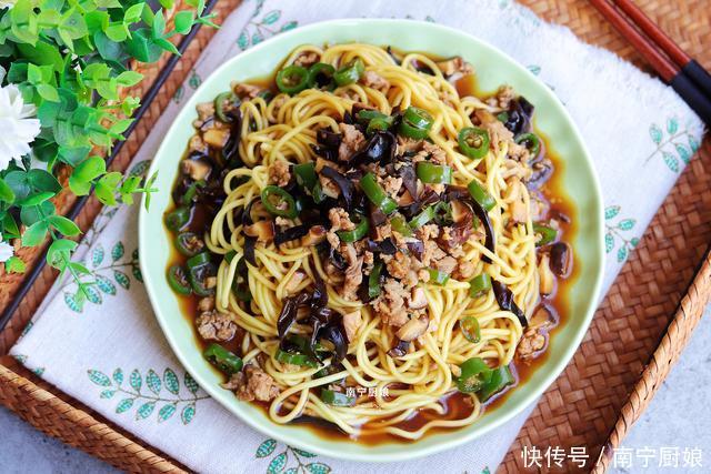 大鱼大肉|秋天吃大鱼大肉不如吃这盘卤面，做法简单，好吃到爆，上桌就光盘