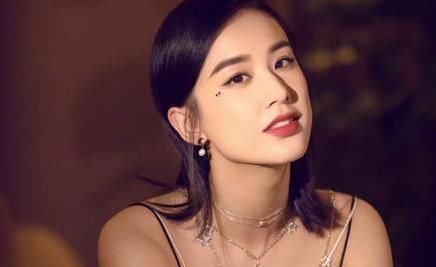 节目|蓝盈盈出错还拒不承认,堪称社交踩雷范本,张雨绮表情有深意