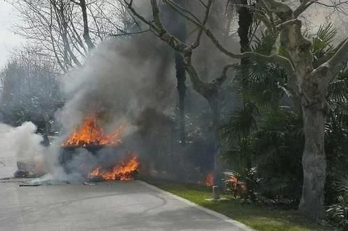  途中|卡车行驶途中自燃致1死22伤：夏季行车，到底怎么才能更安全？