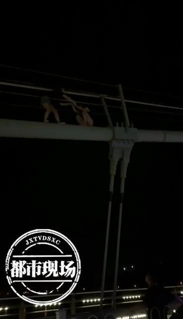 原因|怪事!凌晨两名女子先后要跳同一座大桥,原因都一样