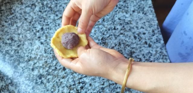  搭配|把玉米面和豆沙搭配在一起，好吃营养又健康，还可以当早餐