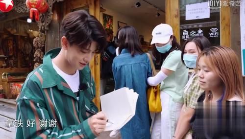  可怜|任嘉伦好可怜！极挑被老油条秦昊套路，惨变拉客打工仔辛苦还债务