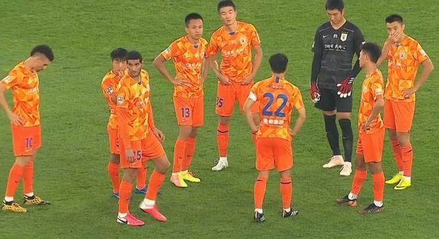  合同|鲁能新外援首秀0射0威胁演砸了！半场就被换下，真不应给他合同？