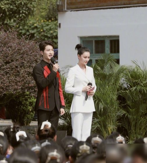 吃饭|张馨予深夜觅食,直接用盆吃饭,摄影师都忍不住吐槽:吃的比我都多