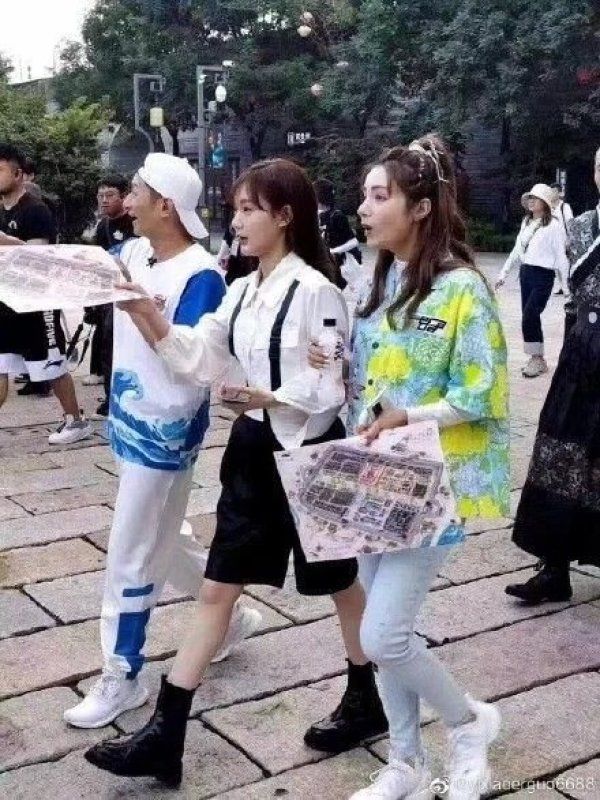  元气|元气满满的哥哥今天在青岛即墨古城录制！杨洋陈学冬超帅