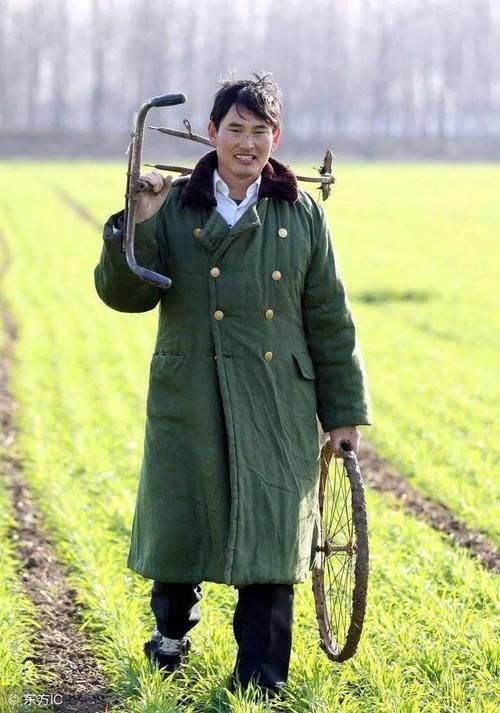 短视频|《星光大道》十年后,为何走红草根,只剩“大衣哥”一人?