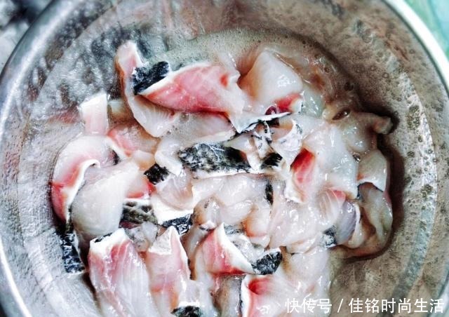 做法|不会做酸菜鱼饭店大厨教你详细做法,学会了,汤酸麻辣鱼肉鲜
