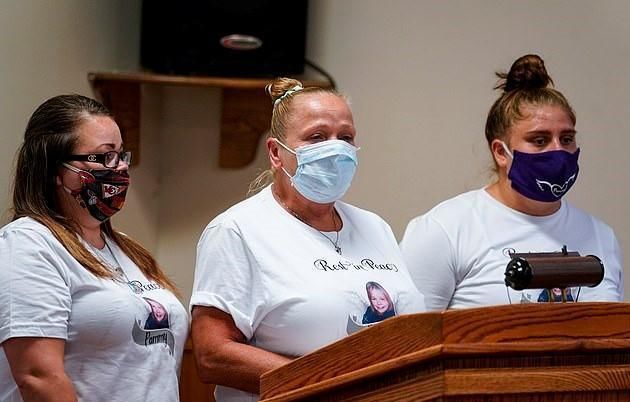 死刑|10岁女儿惨遭杀害，凶手被执行死刑时女孩母亲看着他慢慢死亡