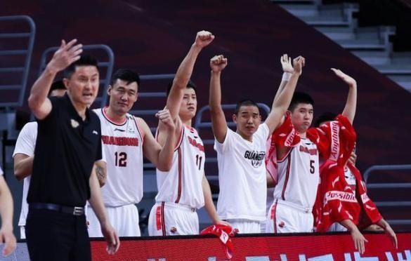  场上|杜锋不敢说易建联？亲口回应来了，老将在场上做得不好一样待遇