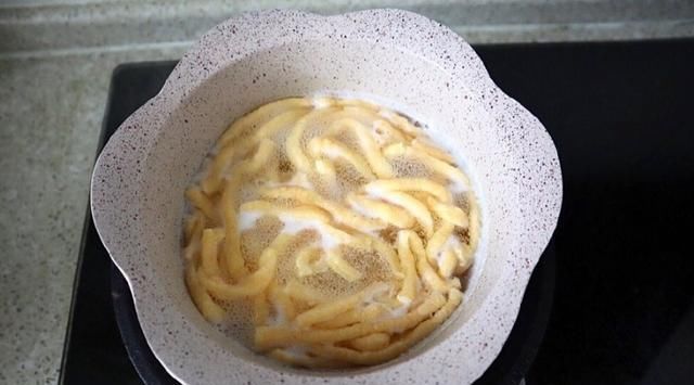  适合|面条这样做，超级软烂，没牙的宝宝也能吃，适合8个月以上宝宝