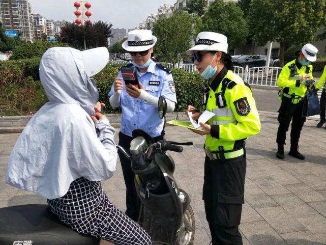 大妈|滨海这位大妈不戴头盔还彪悍抗法，并称“我女婿是你顶头上司”！