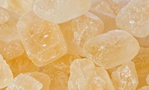  颜色不同|同样是冰糖，黄冰糖和白冰糖有什么不同？了解清楚后别再乱买了