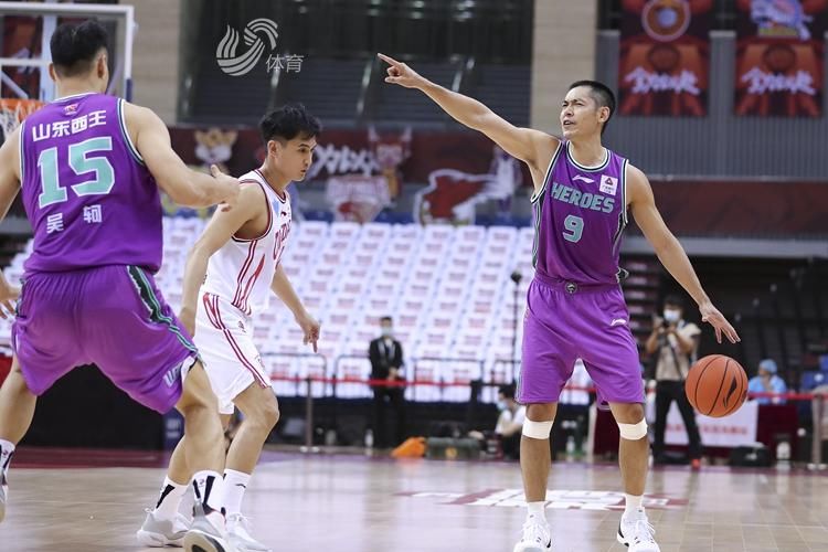  张庆鹏|“九哥”张庆鹏：“缝补”球队 奉献自己