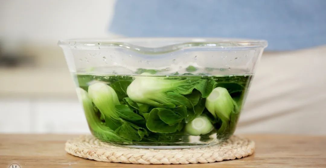  面粉|皮薄馅厚，内在鲜美的柳叶素菜包，热腾腾的来上一笼可好？