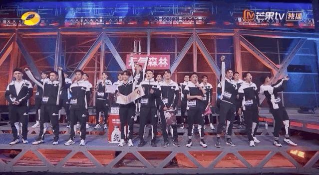 满屏|满屏都是行走的荷尔蒙，这群热血少年我太可了