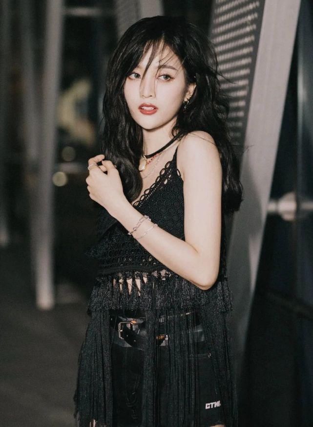  服装|关于流苏你知道多少？装点服装当配饰都好看，灵动精致的不得了