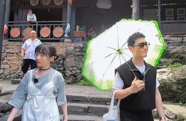  店长|黄晓明不讲卫生？接着盆子试吃，吃完再用筷子搅拌