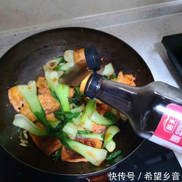  家常|蚝油油菜炒豆腐，家常小炒，简单美味