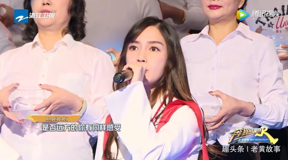 顾不了|Baby现在是真拼,玩游戏笑起来已经完全顾不了形象