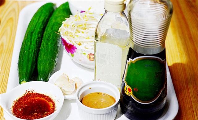  好吃|凉皮最简单的做法，不揉面不洗面，10分钟就做好，劲道好吃超开胃