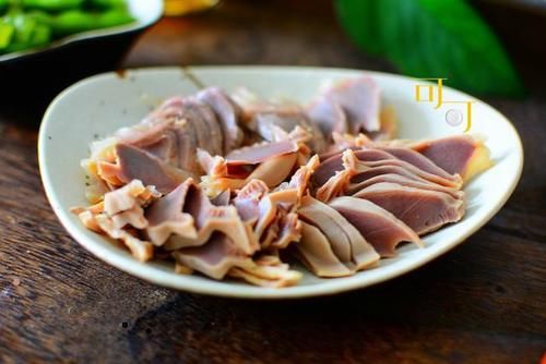  不腻|夏天最好吃的肉食做法，不红烧不白切，咸香有味，爽口不腻