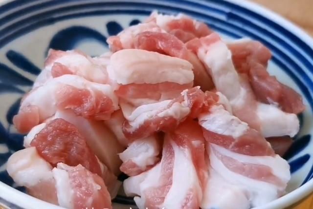  土豆|土豆别直接炒着吃，教你新吃法，加一个南瓜，上桌连汤汁都不剩