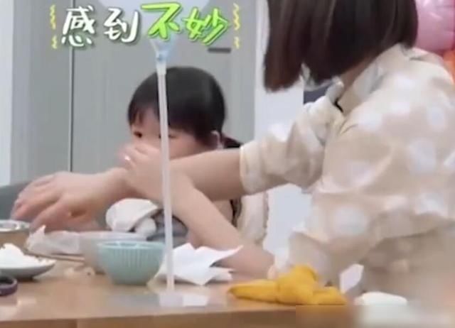  生气|王祖蓝凶李亚男：谁让女儿惹我生气！Gabby下意识反应，很是搞笑