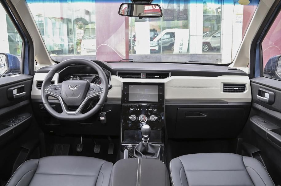  这车|这车火了！车长4米7，家用拉货两不误，跌至5.18万，开出去迷倒一片