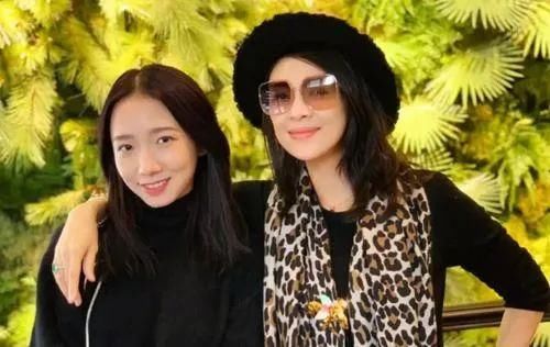  李庚希|讲真的｜四大花旦和她们的“后浪小花”