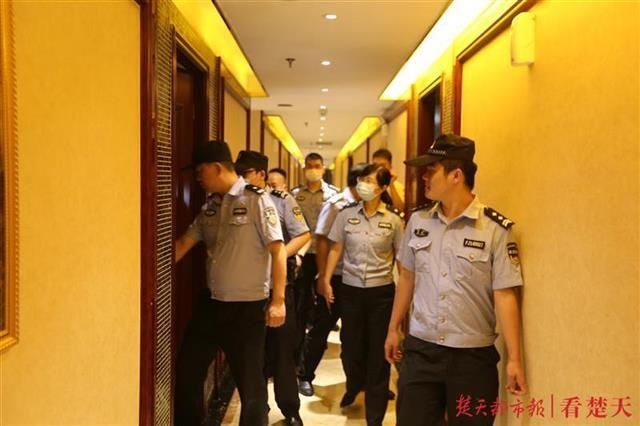 整治行动|新洲警方集中整治，一晚查处涉“黄赌毒”等58名嫌疑人