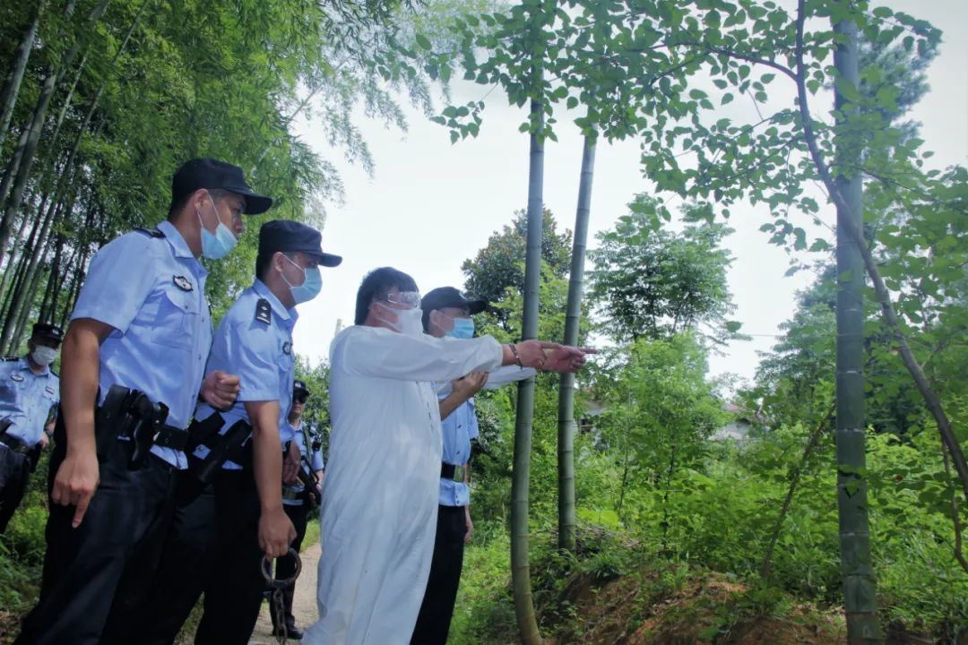  押解|南陵警方押解2020.6.10专案主要犯罪嫌疑人公开指认现场