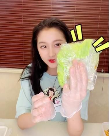  关晓彤|关晓彤做的蔬菜三明治到底好不好吃？我尝了一下，满是惊喜