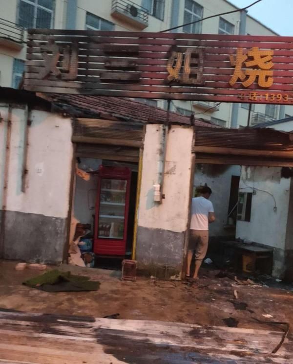  谅解|忙救火误了送餐 信阳一快递小哥被顾客骂了希望被谅解