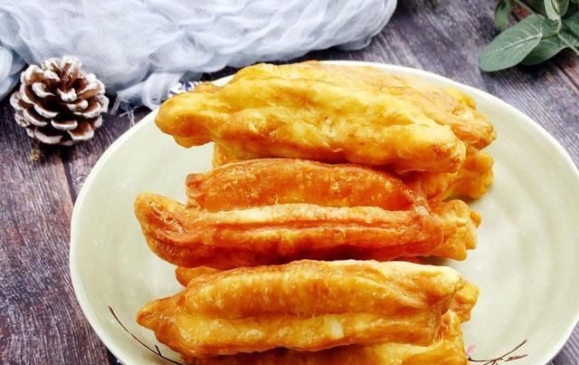  油条|泡泡小油条，外酥里软，为啥你炸的不脆？只因你漏了这一步