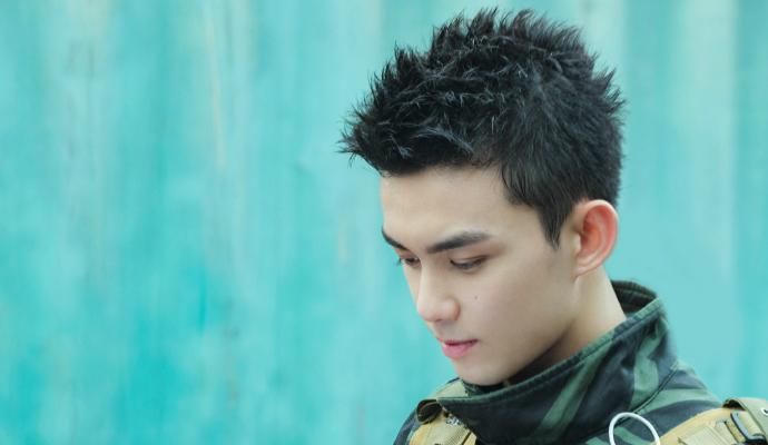  火线|《穿越火线》定档，鹿晗吴磊联手作战，正青春打游戏，热血非常