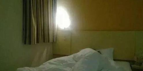 对方|男子与女网友约会见面，在酒店度过甜蜜一夜后，信用卡被盗刷4万