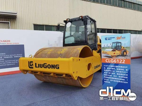 新品|“七剑下天山”丨柳工路机七款新品燃爆20周年庆典现场