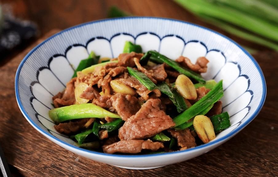  牛肉|炒牛肉时，牛肉一炒就老? 老厨师教你一招，牛肉鲜嫩不柴