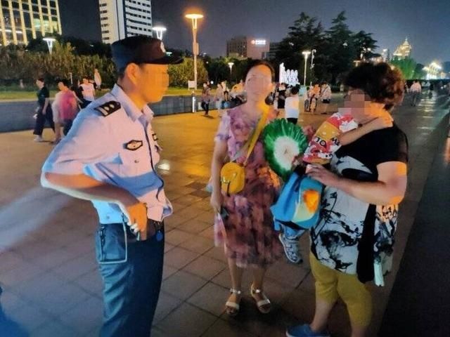  小时|一小时内俩娃与父母走失，民警提醒家长：外出游玩一定看好孩子