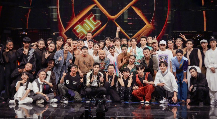  对街舞|《街舞3》王一博有主持人职业病，做口播右手起范儿，奶音超可爱