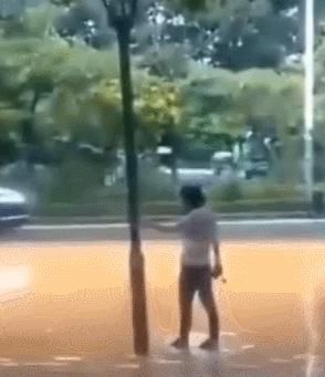 走路|突发!男子路口触电身亡,网友惊呼:走路都不安全了?官方回应...