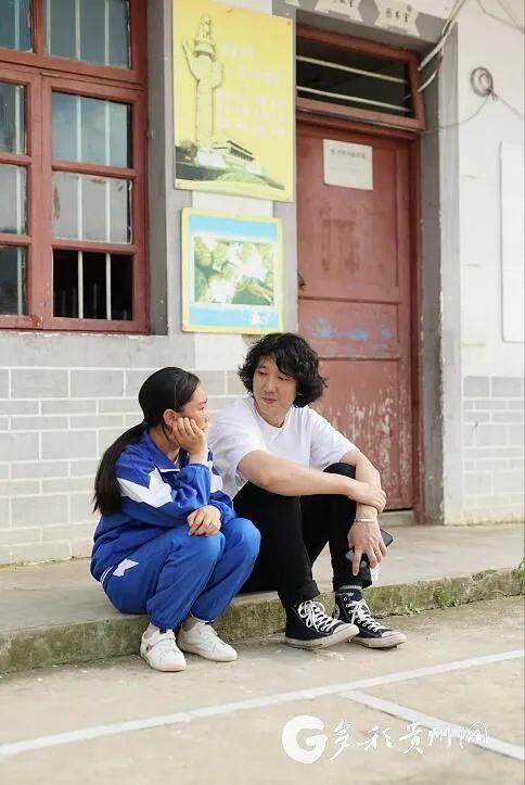  孩子们|圆梦！六盘水小学生与痛仰乐队联袂演出，开了场摇滚直播音乐会